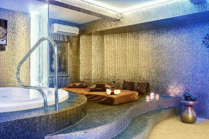 Royal Court 3*